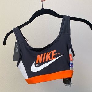 Nike Swoosh Sports Bra